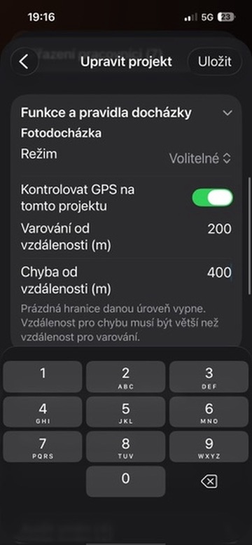 Volitelná fotodocházka s hranicí varování 200 metrů a chyby 400 metrů